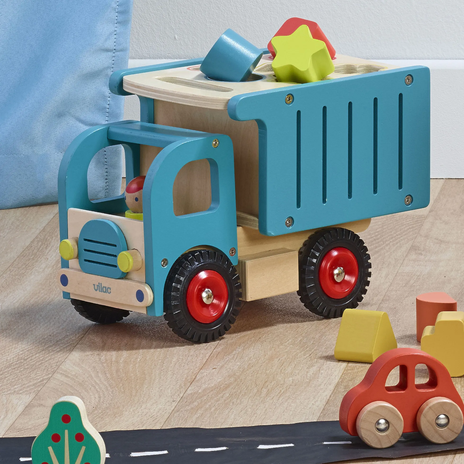 Camion de tri d’éveil en bois – Boîte à formes