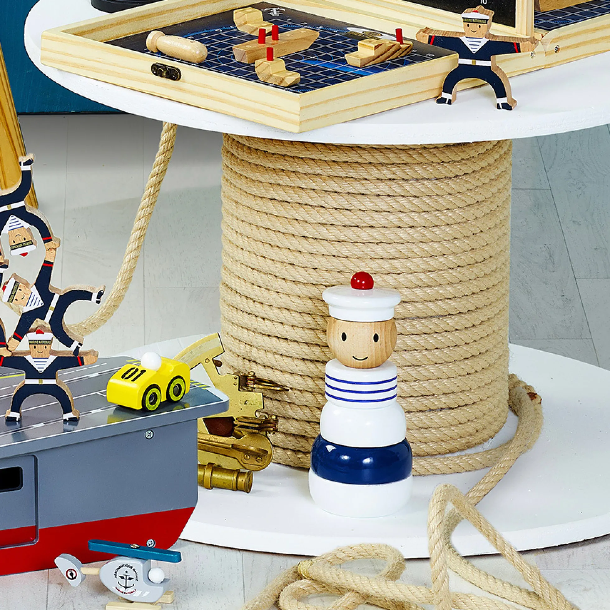 Empilable en bois, Ecole des mousses - Marine nationale